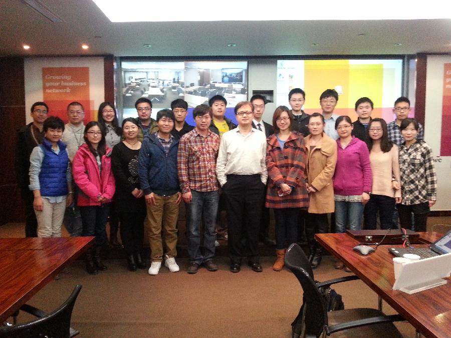 我院参加活动学生与王诚军博士合影 我院参加活动学生与王诚军博士合影